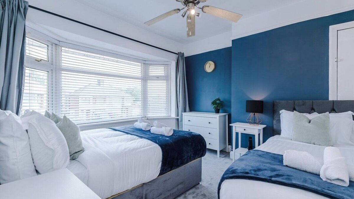 Wirral House | Classic 4Bedroom House in Wirral| Sleeps 9