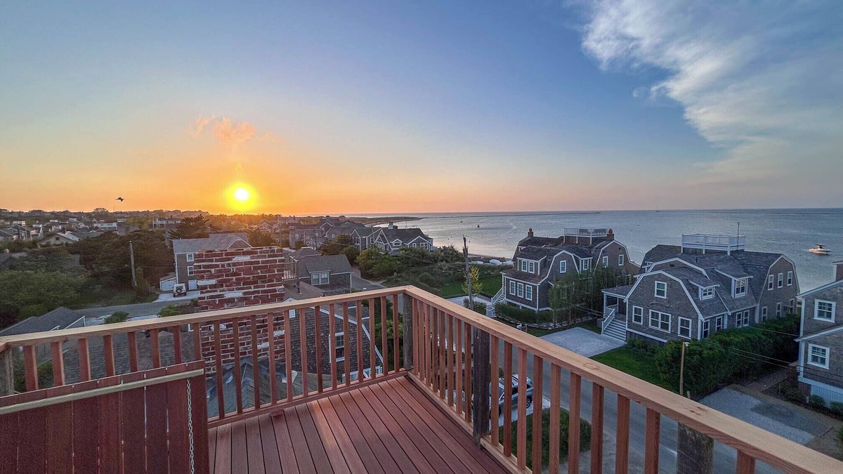 Brant Point House | Classic 7BR Nantucket Summer Home - Incredible Views & Walk to Town