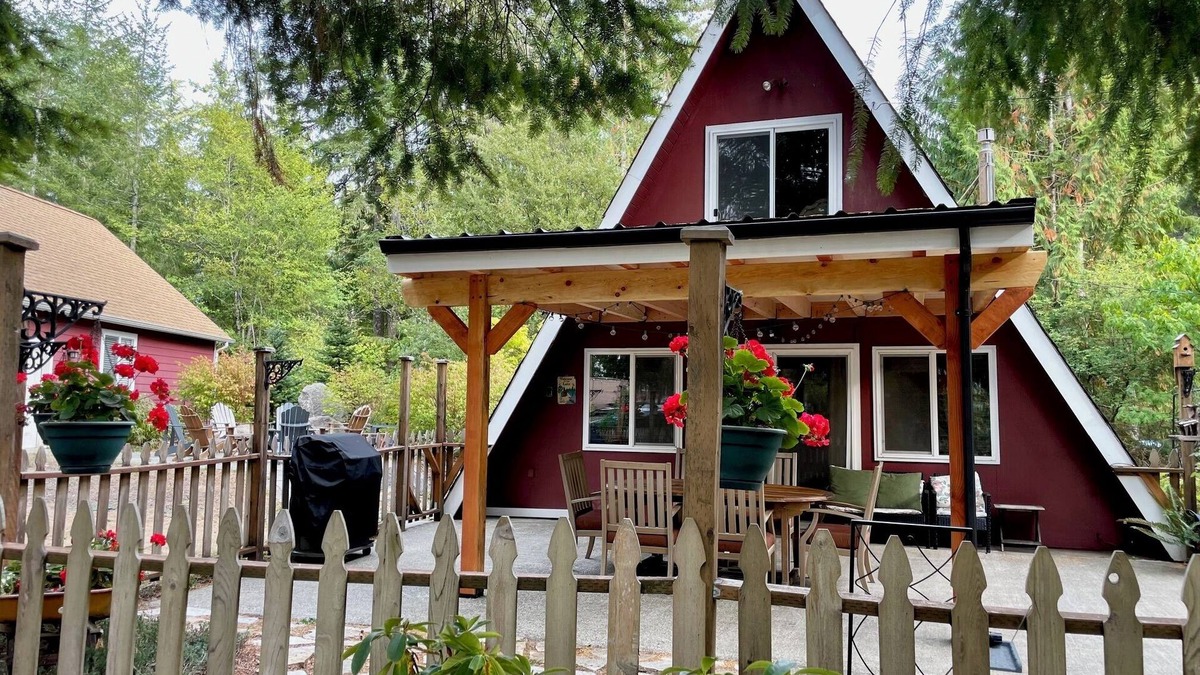 Shelton Cabin | Classic A-Frame Cabin near Lost Lake