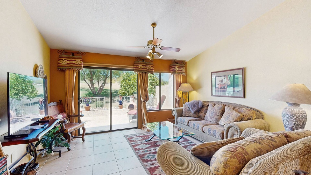 Casas Adobes House | Classic and comfortable condo with pool, hot tub, & tennis