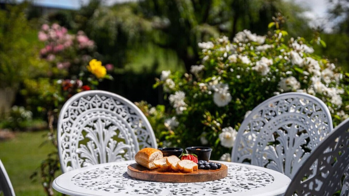 Taupo House | Classic Bach with Wifi and pets