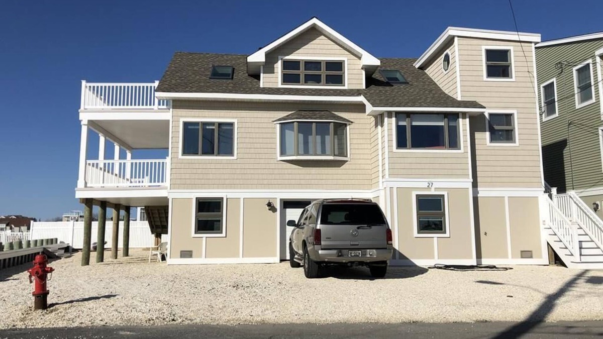 Beach Haven Gardens Apartment | Classic beach house on the bay