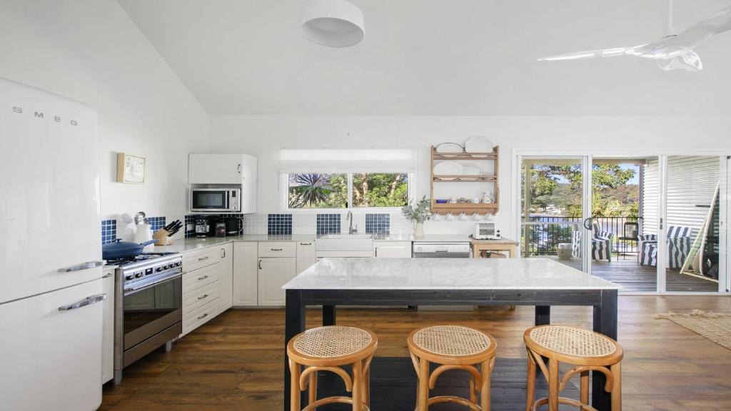Hardys Bay House | Classic Beach and Bay Weekender