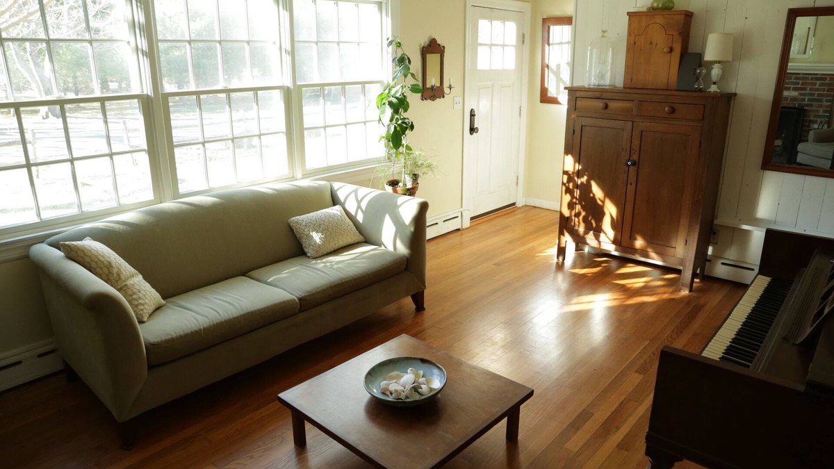 North Haven House | Classic Beach Cape Minutes from Local Beaches and Sag Harbor Village