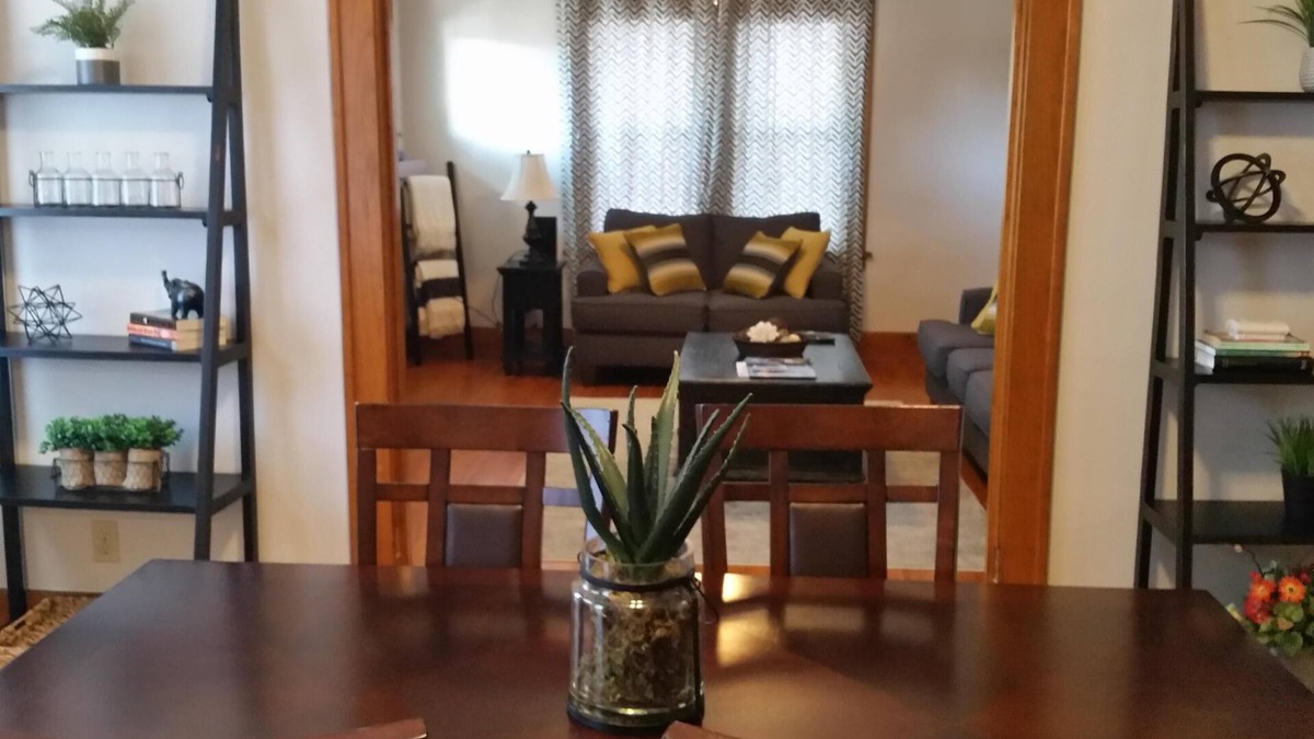 Morton Meadows House | Classic Bungalow Modern w/a Splash of Glam ZOO AKSARBEN UNMC UNO Bergan Mercy