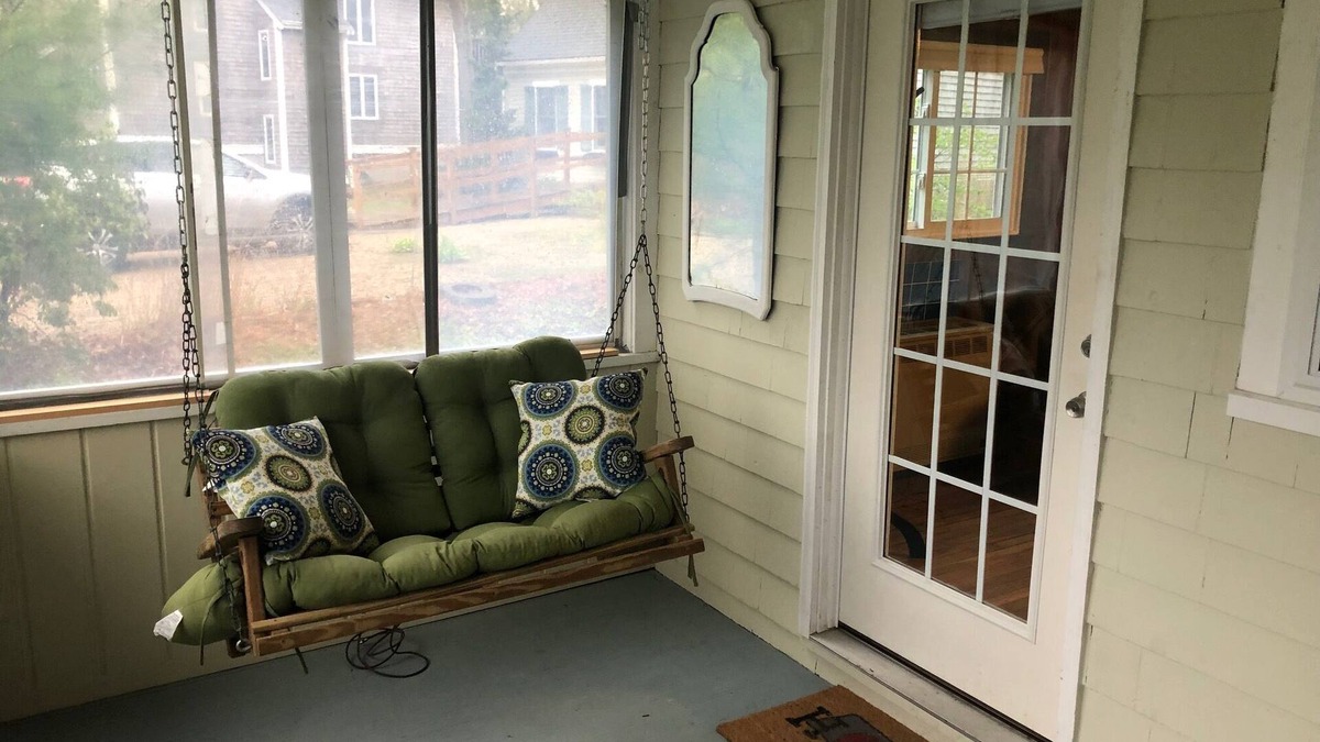 East Falmouth Cottage | Classic Cape Cod Cottage with Association Beach rights to 2 Jenkins Pond beaches
