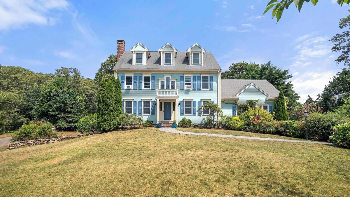 South Harwich House | Classic Cape, Walk to Red River Beach!