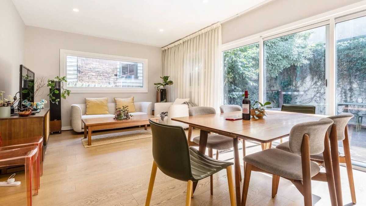 Flemington House | Classic Comforts Moments to Flemington Racecourse