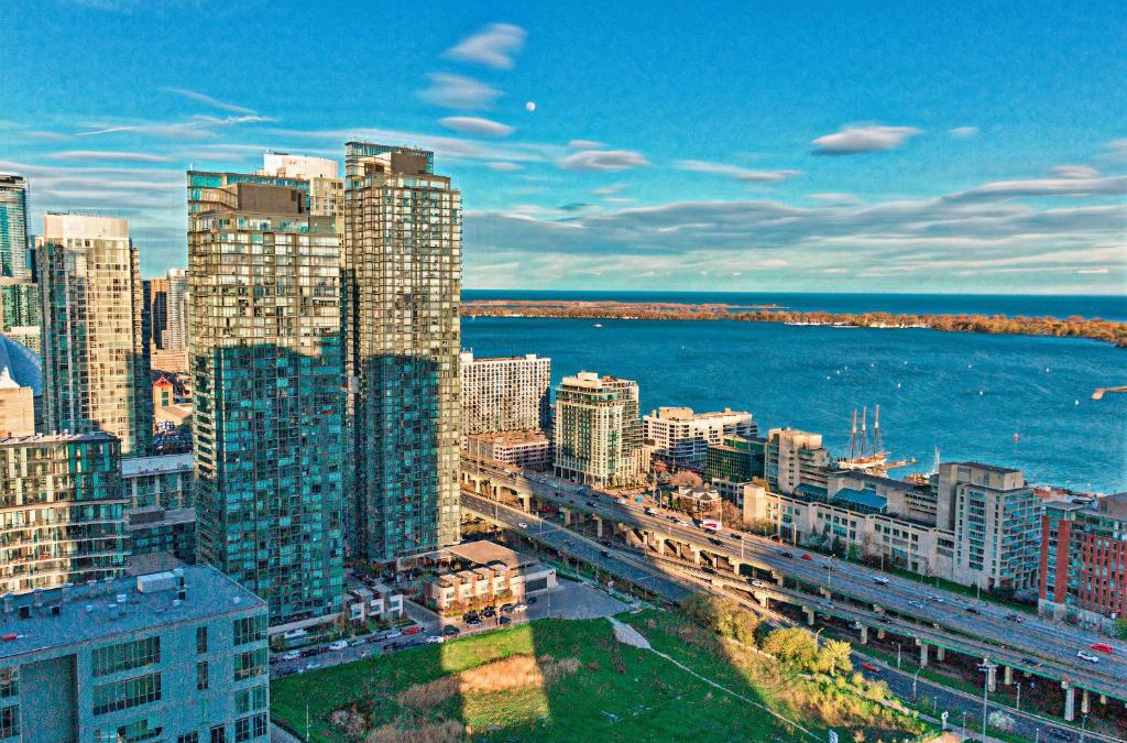 CityPlace Apartment | Classic Downtown Toronto Lakeview Condo With Free Parking