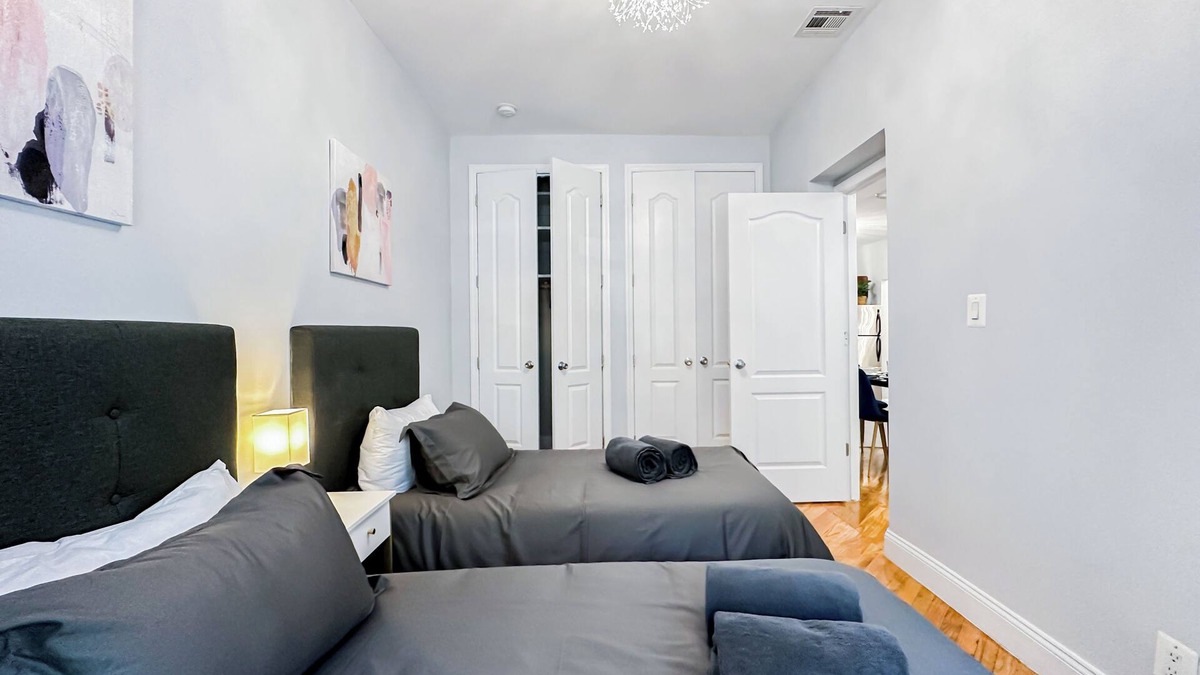 Crown Heights House | Classic Five Bedroom 2 Minutes To Train