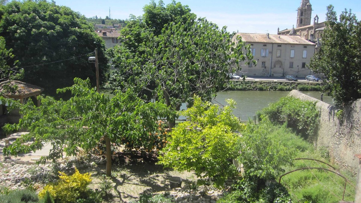 Limoux Apartment | Classic France: AC bedrooms, central, garden, BBQ.