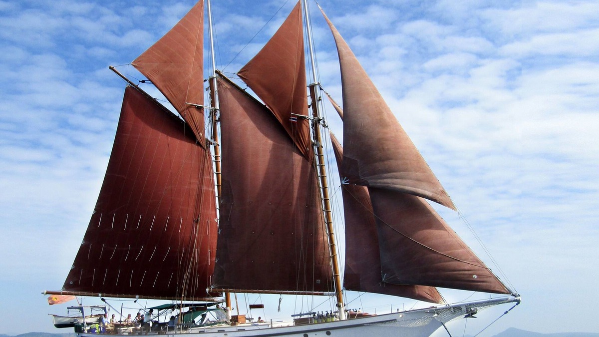 Kawthaung Boat Rental | Classic gaff schooner