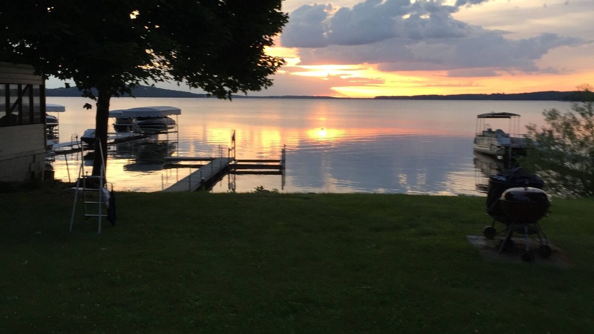 Markesan Cottage | Classic Green Lake cottage, lakefront, screened boathouse deck, dock, swimming