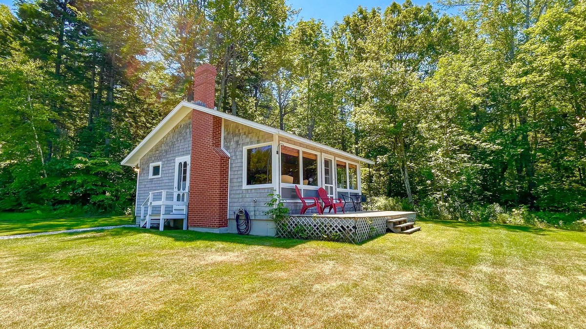 Saint George Cottage | Classic home overlooking the St. George River with deck & great views
