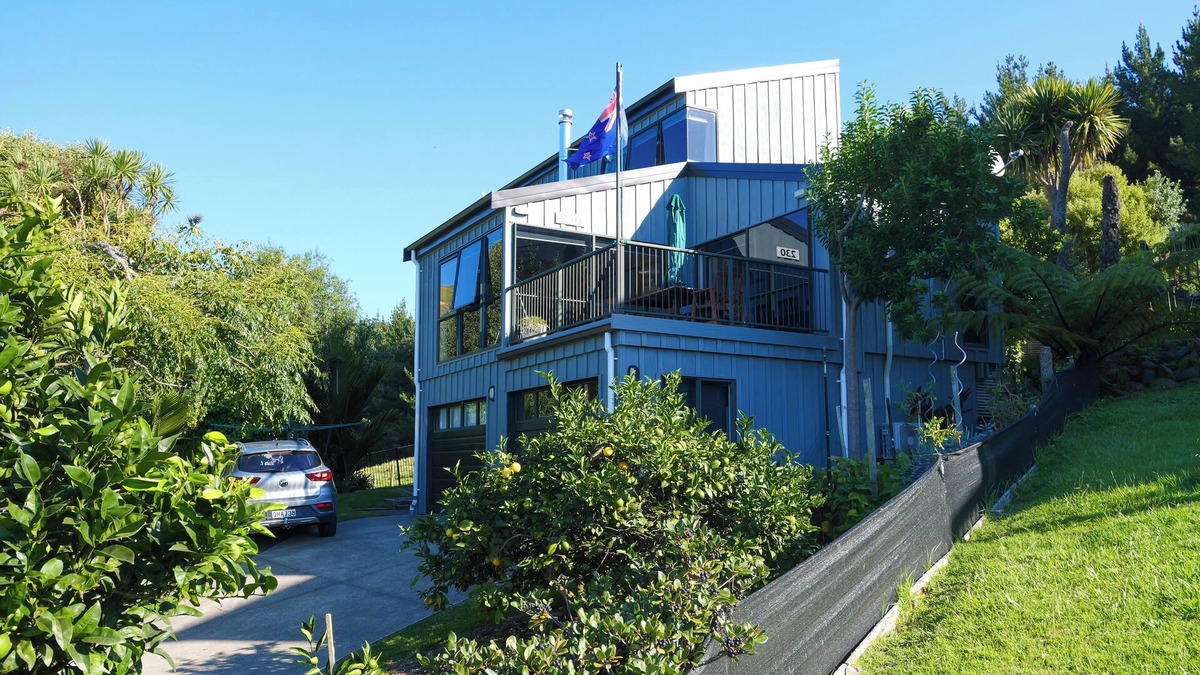 Onemana House | Classic Kiwi Beach Bach – 4 Bedrooms of Laid-Back Charm