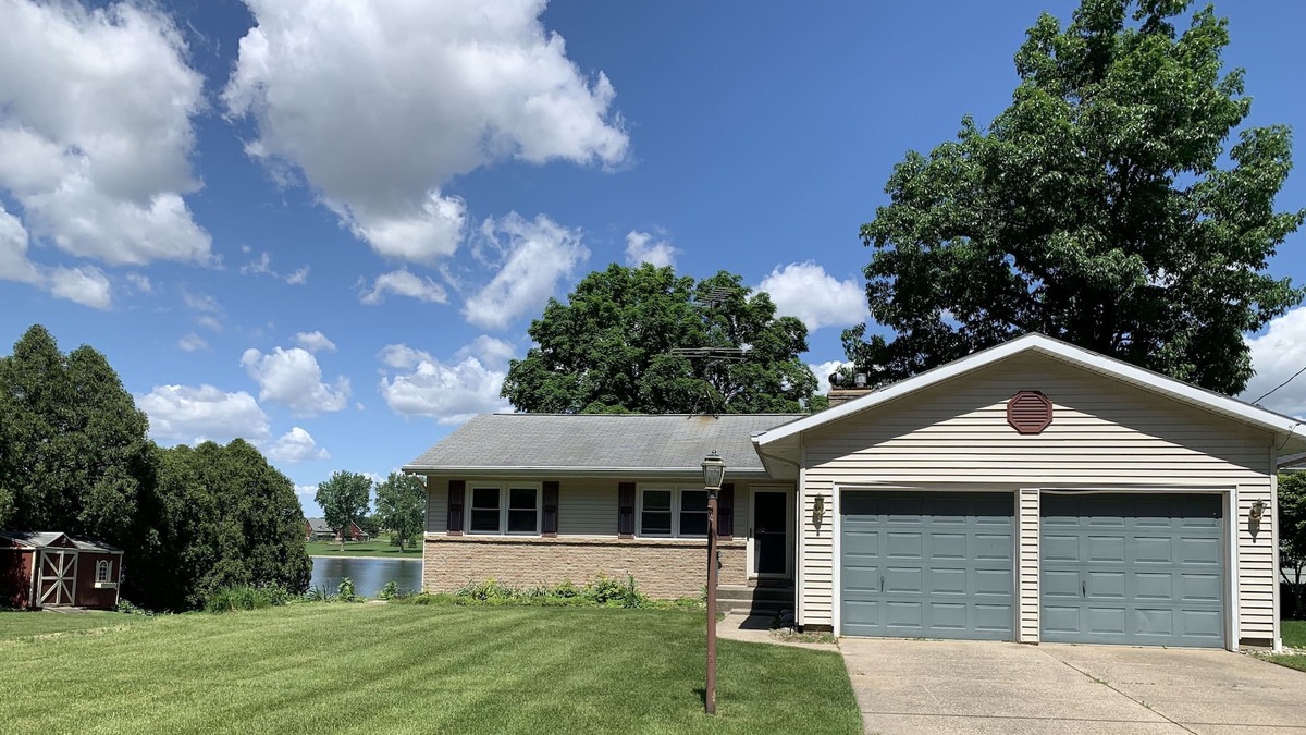 Bradley Cottage | Classic Lakefront Cottage on All-Sports Duncan Lake