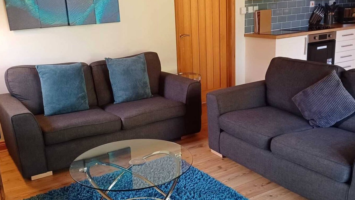Little Stukeley Apartment | Classic Lodge with Lake View