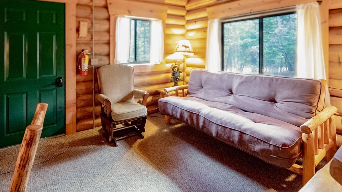 Bigfork Cabin | Classic log cabin with firepit - near Bigfork, Flathead Lake & Glacier