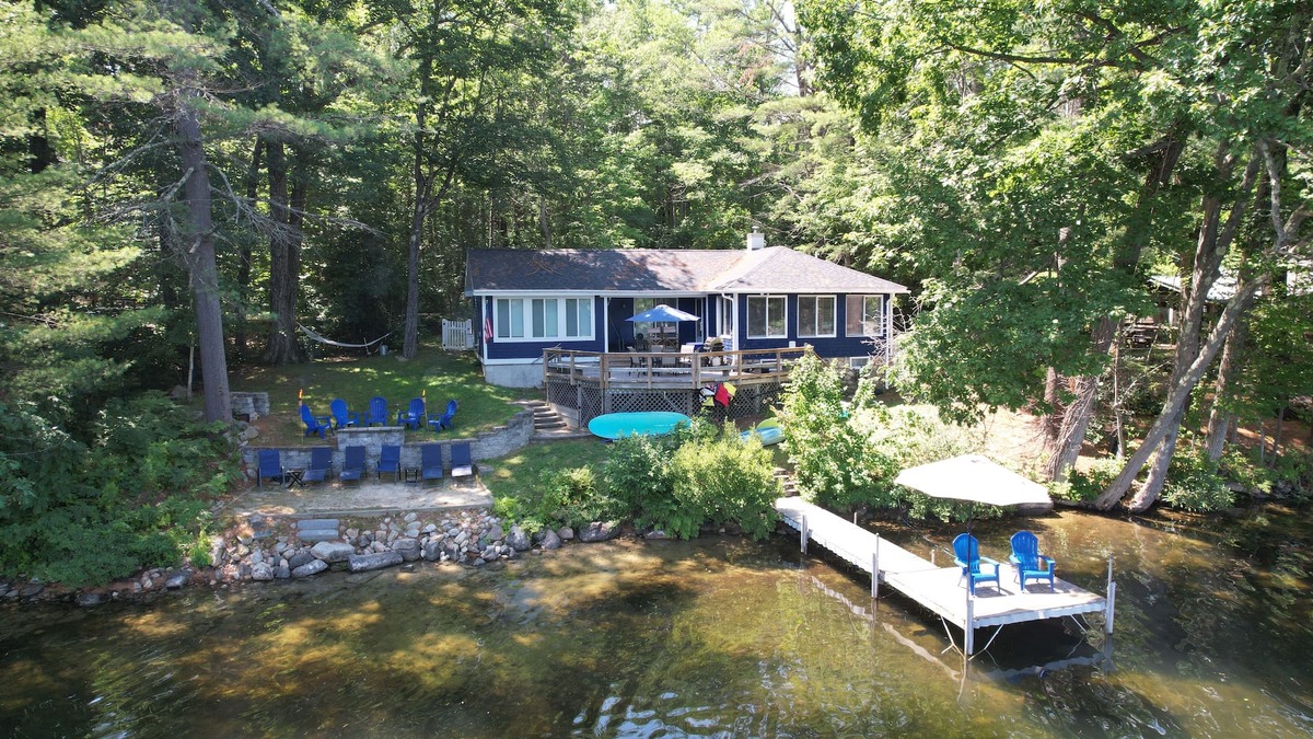 Casco House | Classic Maine Cottage on Water's Edge