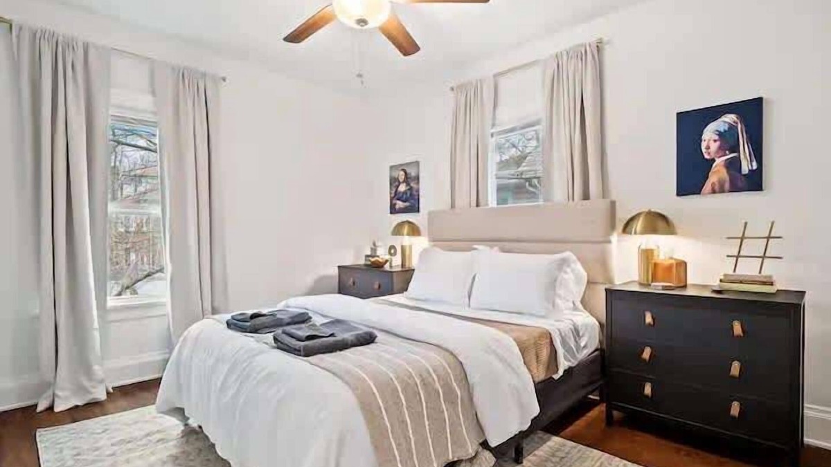 Cleveland Apartment | Classic Meets Contemporary I Minutes to Cle Clinic