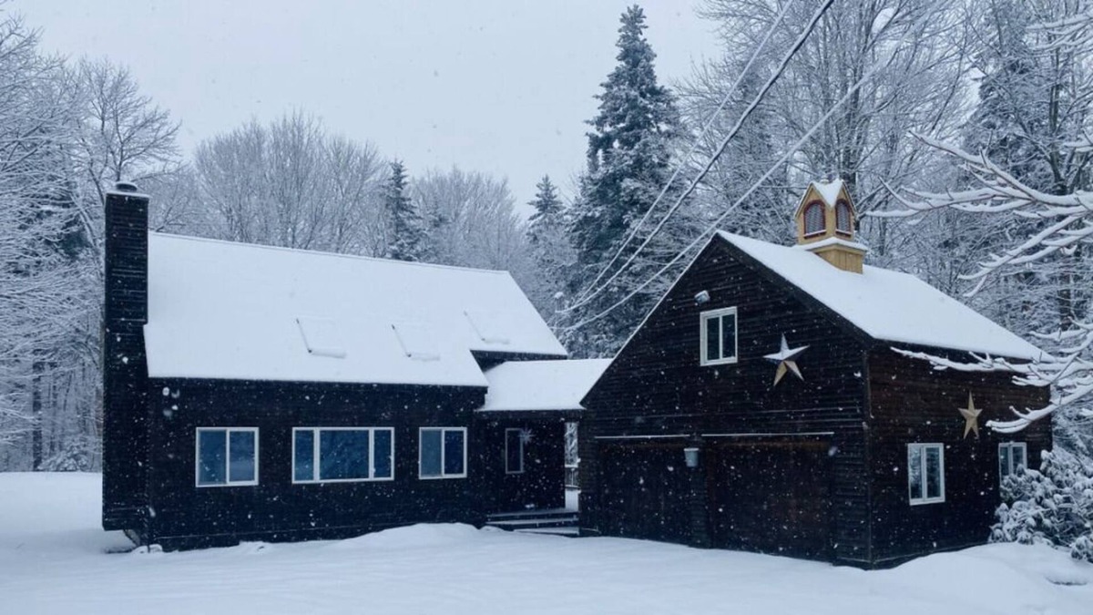 West Dover Cabin | Classic Mountain Cabin in West Dover, VT (pet-friendly)