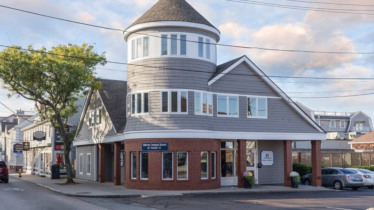Historic Hill Resort | Classic New England Charm At The Heart of Newport-Wyn. Newport Onshore- 2 Bd.