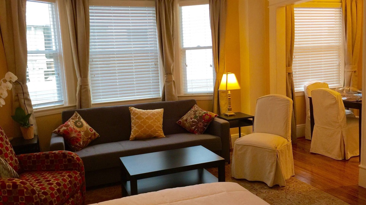 Chinatown Apartment | Classic Nob Hill 1920's Boutique Apt. With Charming Updates
