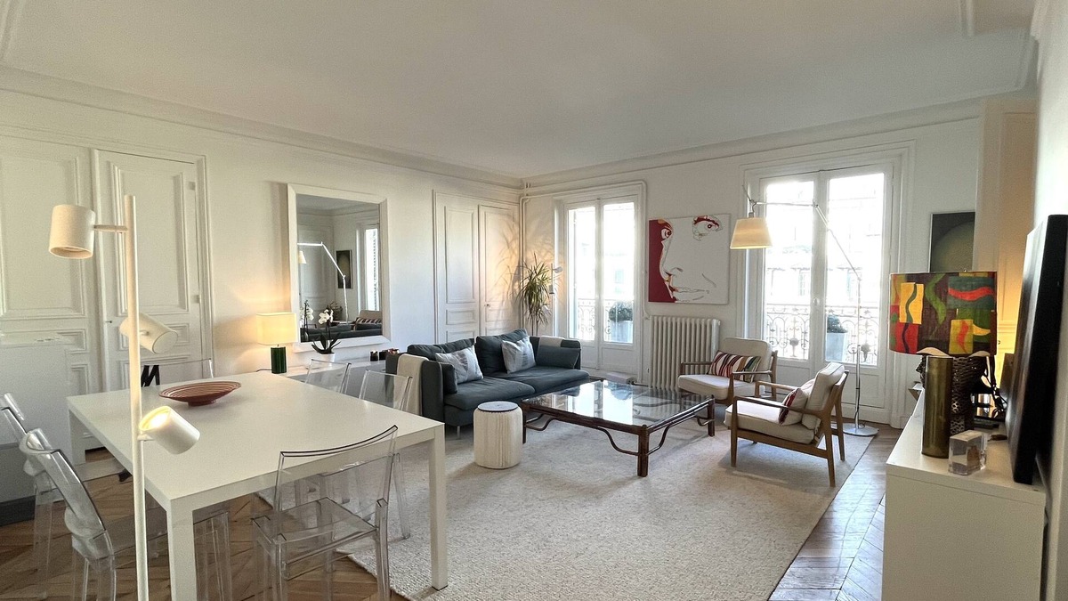 Palais-Royal Apartment | Classic Parisian apartment. Perfect for Olympics. Paris center. Family friendly.