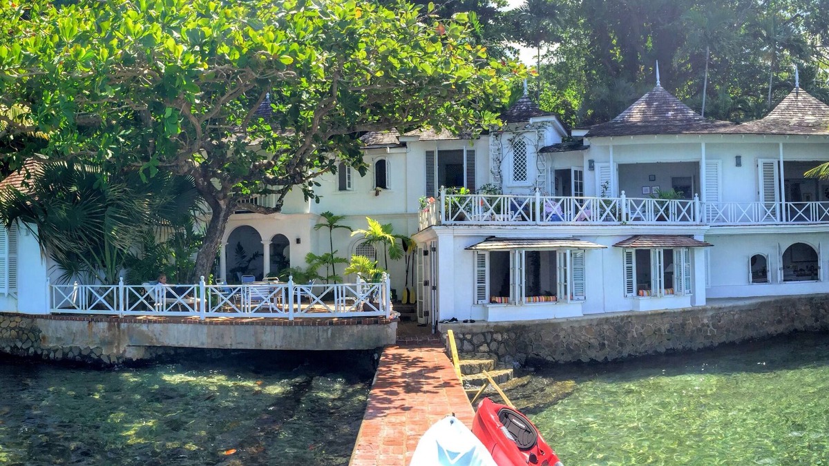 Port Antonio Villa | Classic seafront three-bedroom villa in tranquil, stunning San San, Port Antonio
