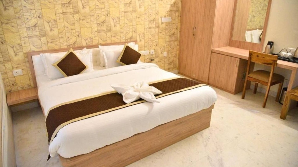 Mahipalpur Hotel | Classic Triple Room 3 - Hotel Ramida Suites At Delhi Airportnn