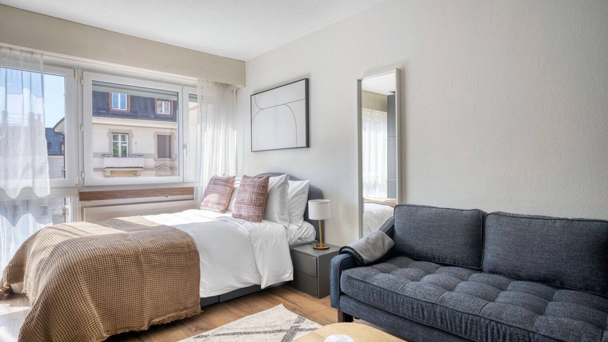 District 6 Apartment | Classic Unterstrass Studio, near University & Supermarket, by Blueground