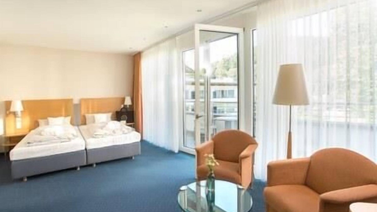 Bad Herrenalb Apartment | Classic Waldblick Zimmer mit Spa Tasche, WLAN und Balkon oder Sonnenterrasse
