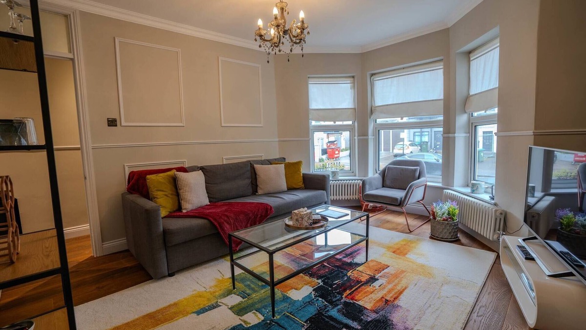 Charlton Apartment | Classical Beauty in Greenwich