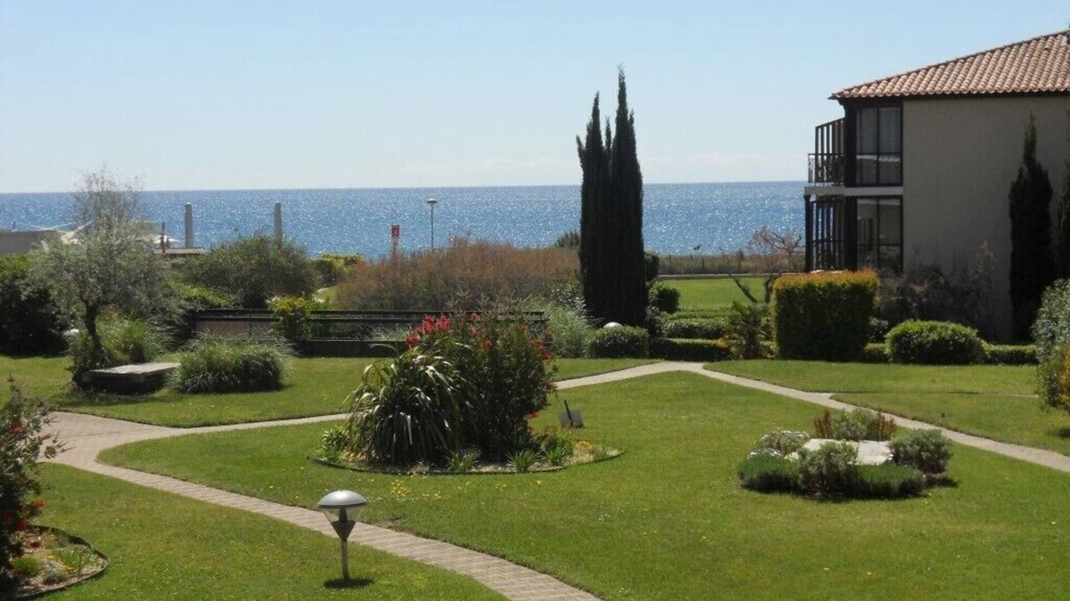 Miramar Apartment | Classified 2* T2 + cabin apartment facing the sea - Miramar beach - private parking