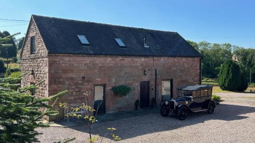 Cauldon Low House | Classy 2 Bed Peak District Cottage Barn Near Alton Towers, Polar Bears, Chatsworth House