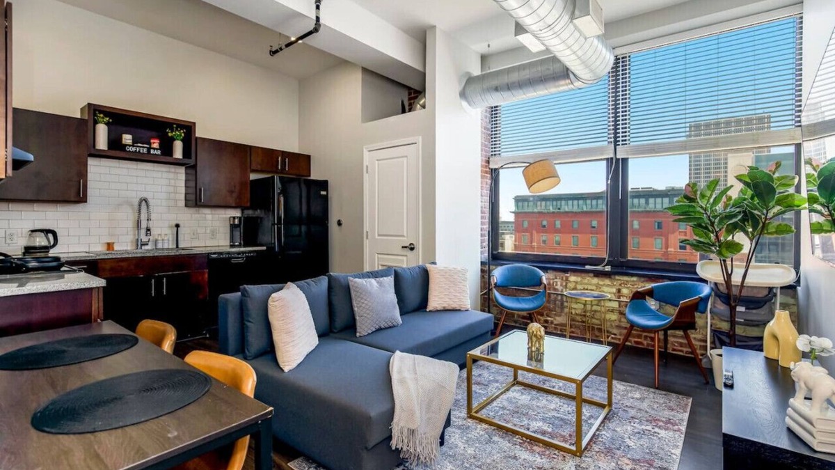 Downtown Kansas City Apartment | Classy 2BR Near Arrowhd & TMobile Parking, Rooftop