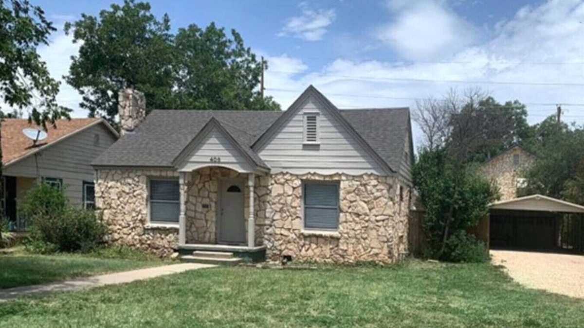 San Angelo House | Classy and Comfortable Home