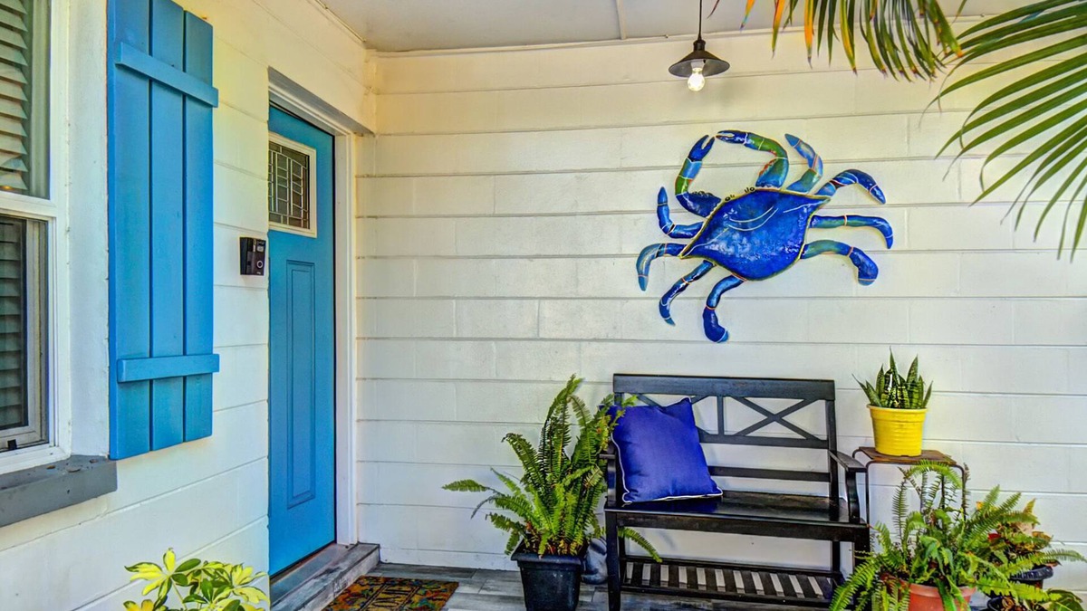 Clearwater House | Classy & Clean Pet Friendly