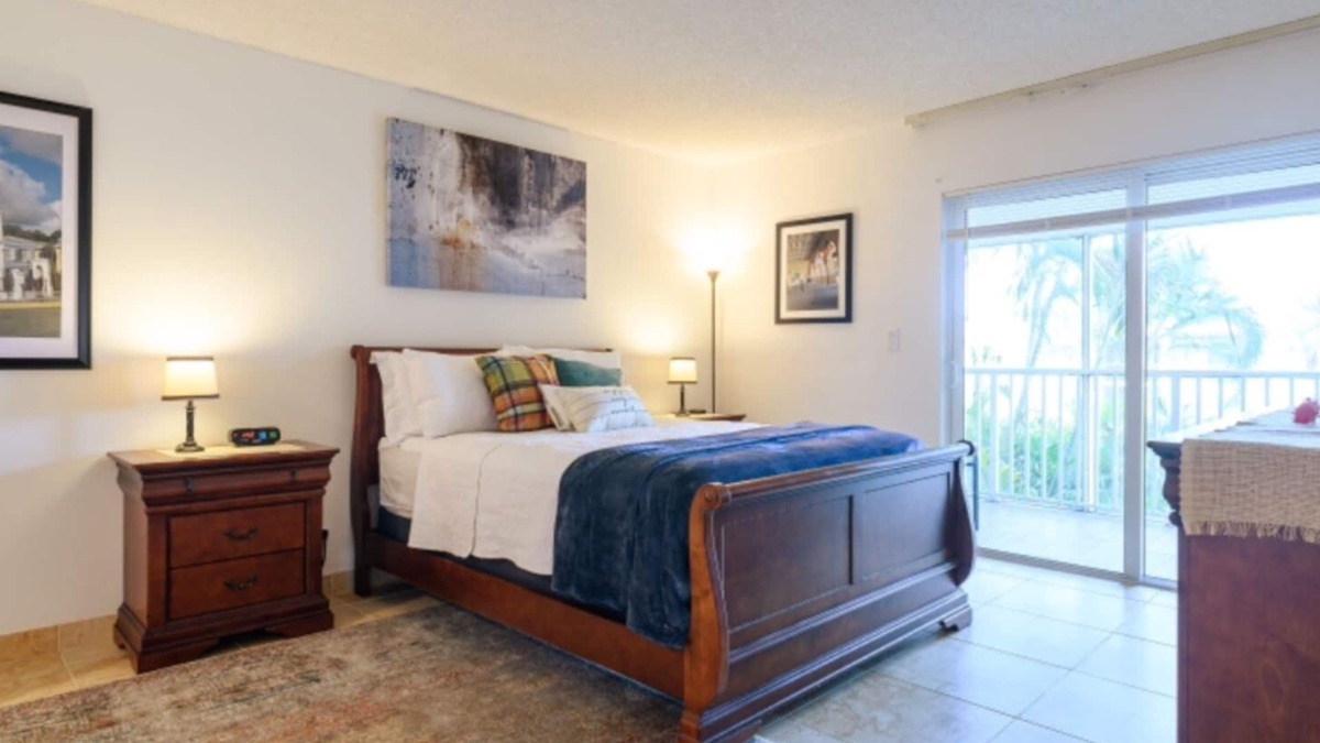 Weston Condo | Classy Comfortable Condo - Close to everything