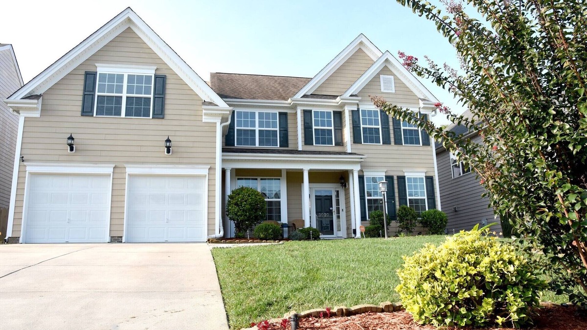 High Point House | Classy, Cozy Close to everything