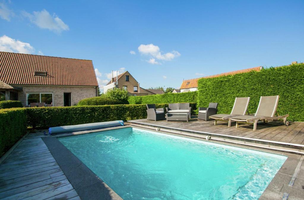 Zedelgem House | Classy Holiday Home in Aartrijke with Private Swimming Pool