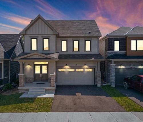 Hagersville House | Classy Home Near Beach & Airport