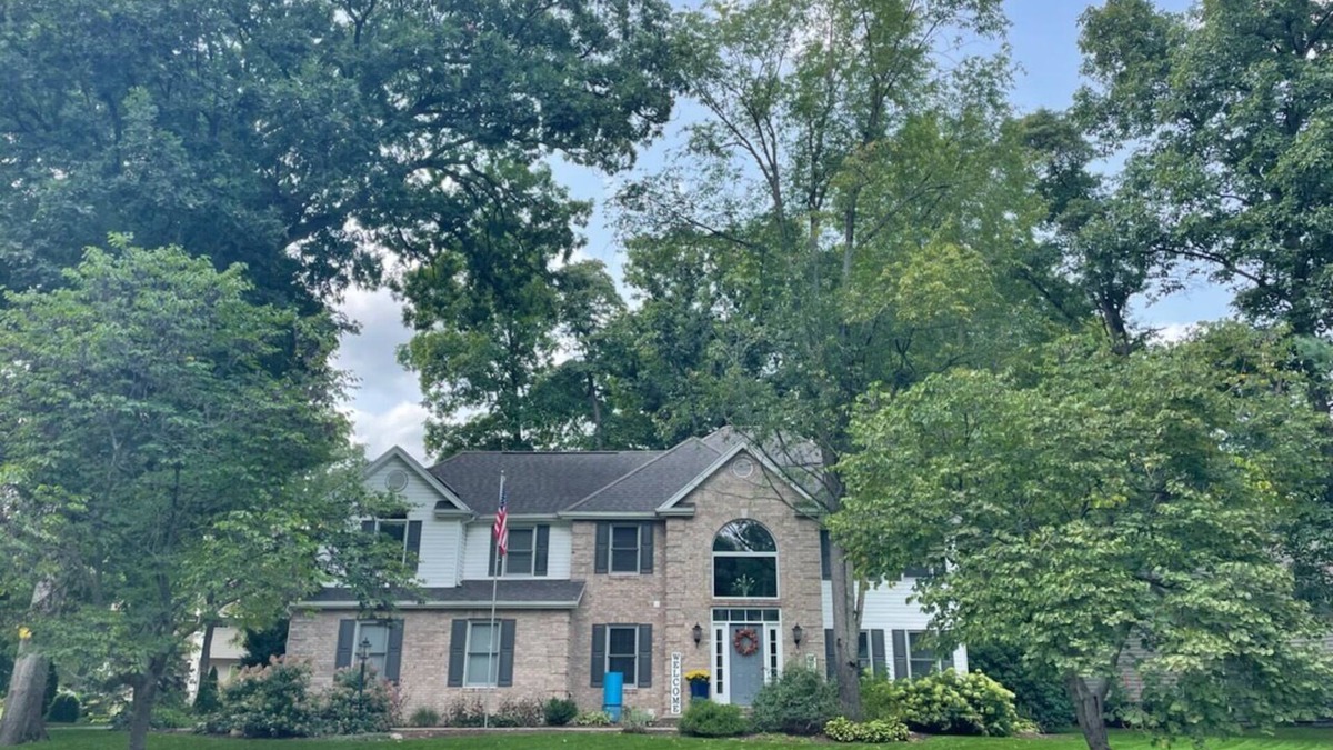 Granger House | Classy Notre Dame weekend rental with 4 bedrooms in a beautiful Granger subdivison easy access to.