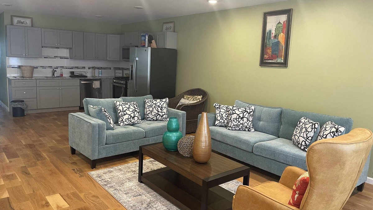 Ampere House | Classy & Peaceful Home for Family & Friends - 20 mins from EWR, MetLife Stadium
