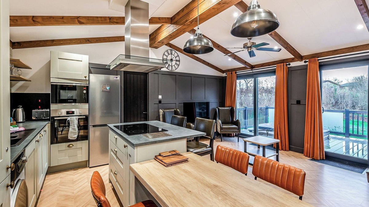 Saintbury Ski Chalet | Claverdon Lodge Premier