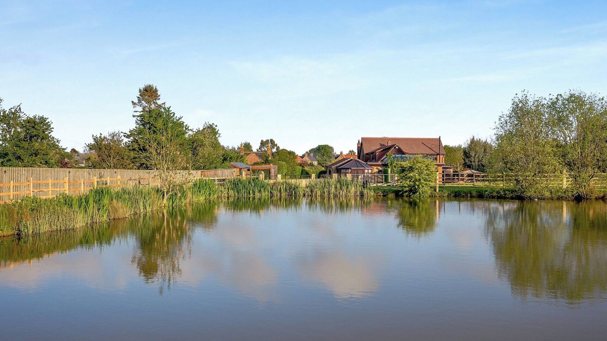Louth Cottage | Clay Lake Cottages - Dad's Shed