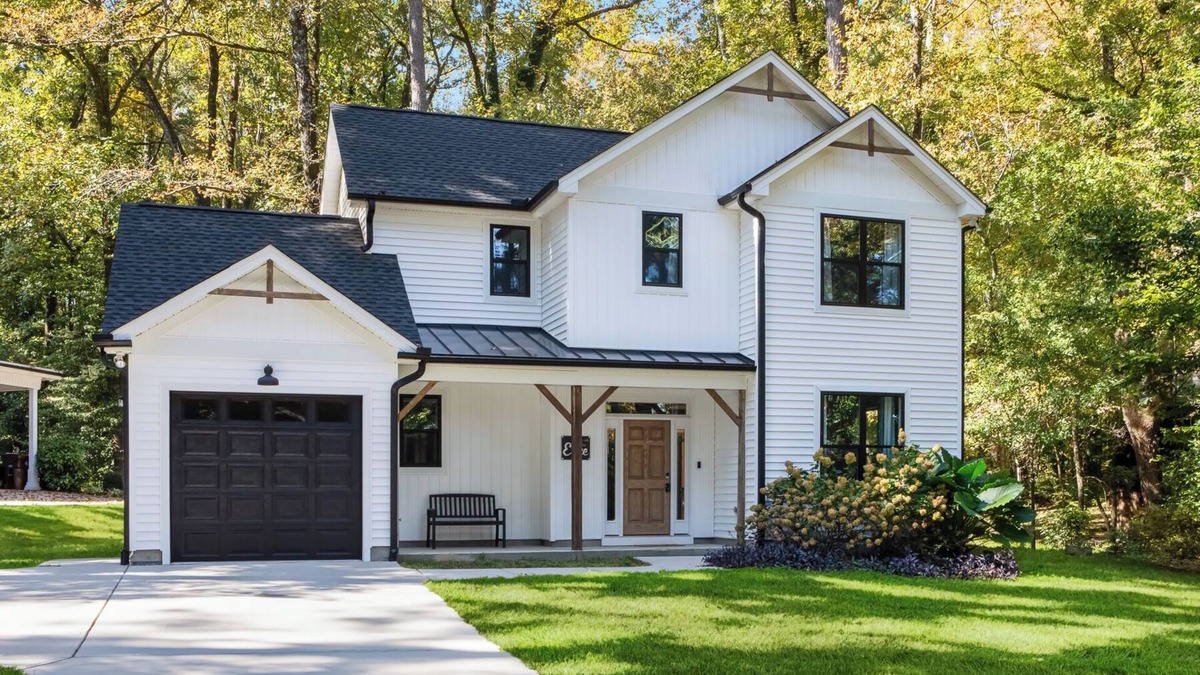 Clayton House | Clayton 3BR Modern Farmhouse & Downtown Sleeps 8