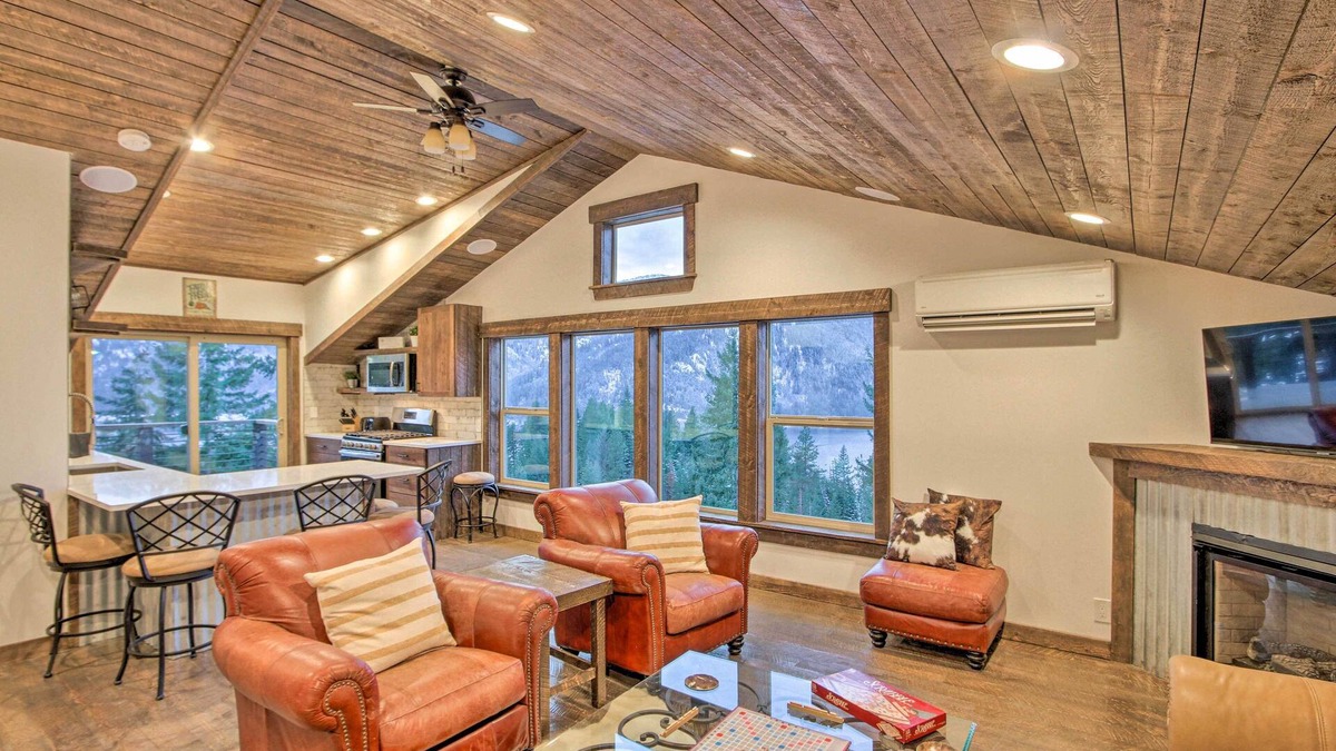 Cle Elum Apartment | Cle Elum Lake Bunkhouse w/Shared Hot Tub & Views!