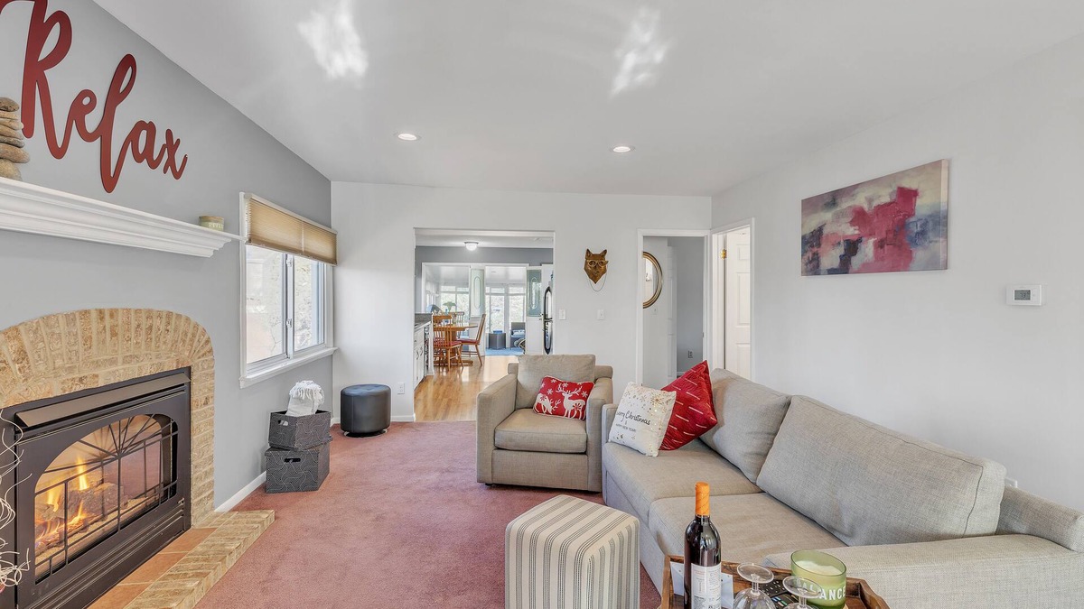 Grass Lake House | Clever Fox is on Big Lake waterfront to Enjoy!