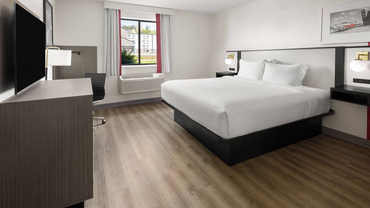 York Hotel | Clean 1 King-Bed Room in York just off I-83 Hershey